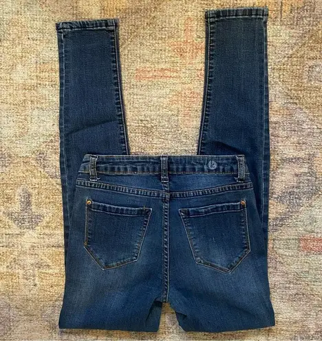 Kensie  Knockout Skinny Jeans in Medium Wash