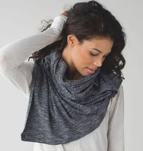 Lululemon  Vinyasa Scarf
Coco Pique Black White