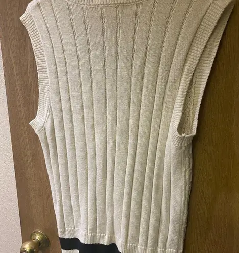 Hooked up Cable knit sweater vest