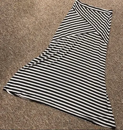 Ava &Grace Ava & Grace stripe blk/ off wht skirt- medium. Comfy cotton blend long skirt