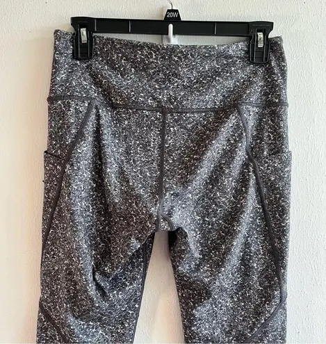 Athleta  Leggings Grey Patterned Salutation Pebbled Beach Tight Sz M EUC - Image 11