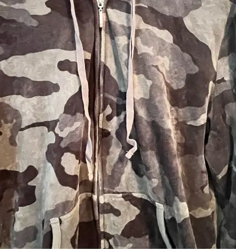 New York and Company Velour Long Sleeve Zip Front Camo Print Sweatshirt Sz XL