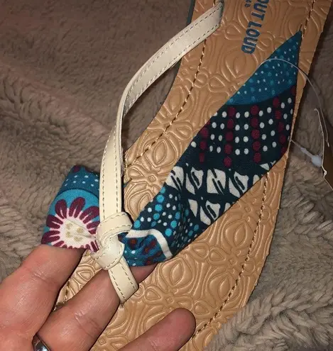 Selena Gomez 🔹4 for $30 NWT Dream Out Loud Flip Flops, size 6