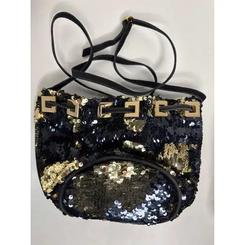 Retro style Sequin bucket bag in black and gold with pull closing inside lined
