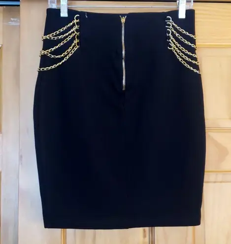 Saphire Red black pencil skirt with gold chain (detachable) Size undefined