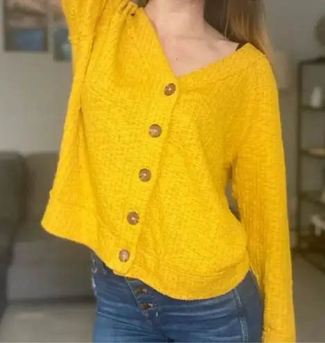 Two by Vince Camuto Yellow Long Sleeve Button Down Cardigan Sweater Medium