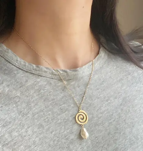 Handmade gold tone stainless steel spiral swirl uzumaki & pearl necklace🌀