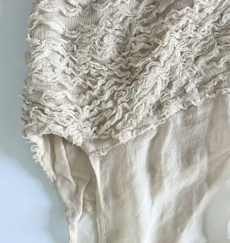 Robert Rodriguez top size 6 cream ruffle sweetheart