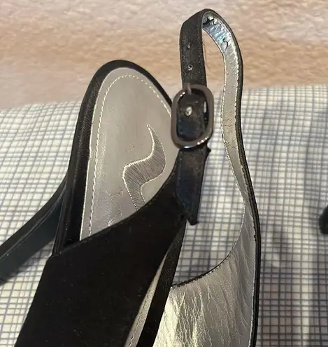 Nina Black Matte Satin-Like Heels Size 9.5