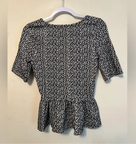 Maeve NWT ANTHROPOLOGIE Short Sleeve Leopard Peplum Scoop Neck Top Shirt Blouse