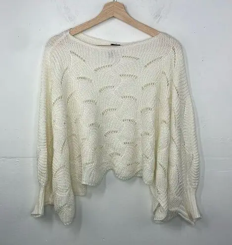 The Moon  & Madison Cropped Scalloped Edge Dolman Sleeve Sweater Cream Size Small