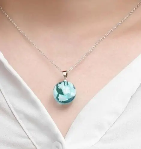 Cloud pendant necklace