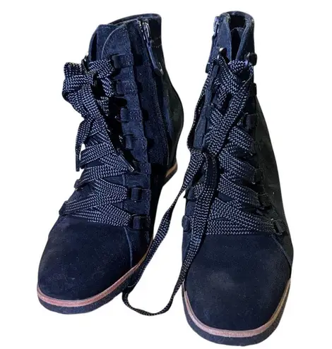 Earth Black Suede Ankle Boots with Contrast Laces & Side Zip Casual Combat Style Size 6.5