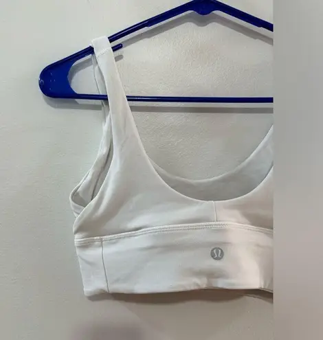 Lululemon Pre-Owned Size 6  White Sports Bra