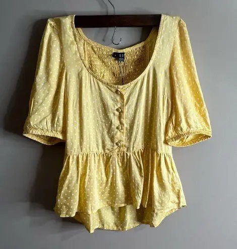 VERO MODA NWT Vera moda yellow polka dot smocked top size xs