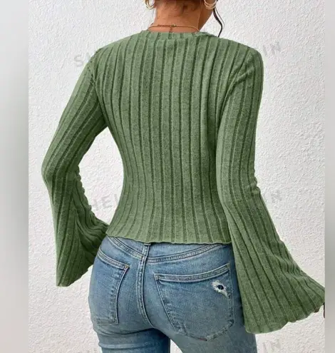 SheIn Long Sleeved Lettuce Cropped Tee