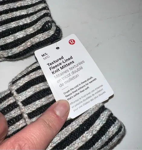 Lululemon  textured fleece lined knit mittens m/L