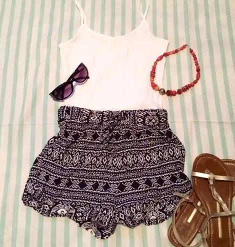 Soundgirl NWT Black White Aztec tribal fluttery shorts