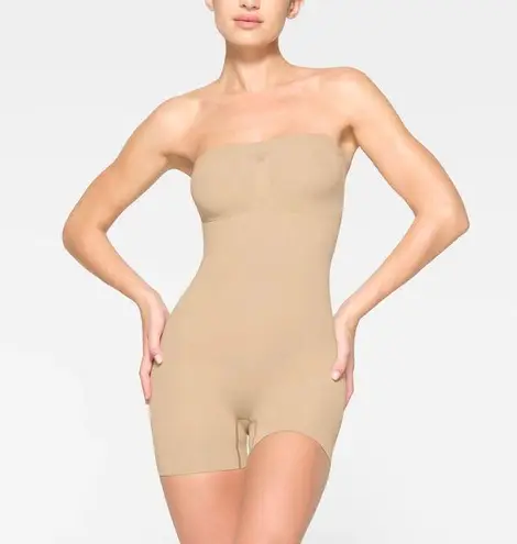 SKIMS Strapless Sculpting Shortie Bodysuit XS