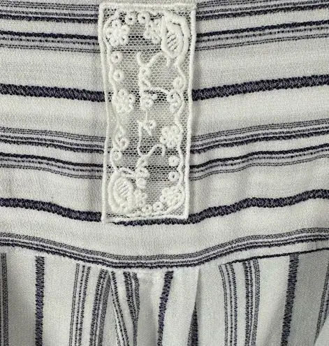 Sadie & Sage Women’s White & Denim Blue Striped Long Sleeve Wrap Front Shirt M Size M