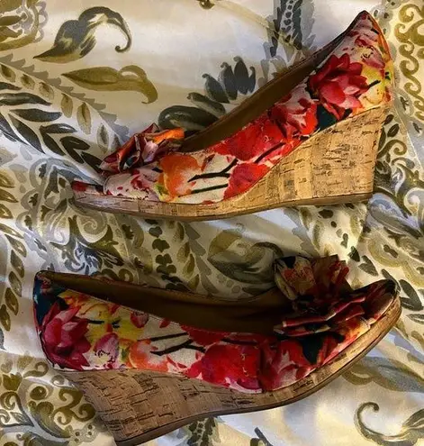 Deflex comfort 6.5 silk floral peep toe wedges