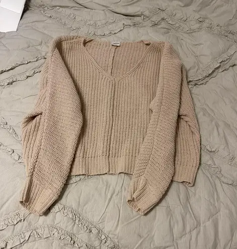 Tilly’s Cream V Neck Sweater Tan Size M