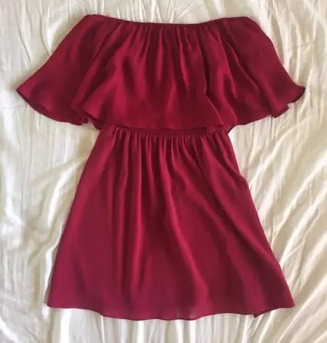 Alice + Olivia Off-the-Shoulder Ruffle-Top Dress