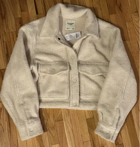Abercrombie & Fitch NWT Abercrombie Cropped Fleece Shacket in Cream - Image 2