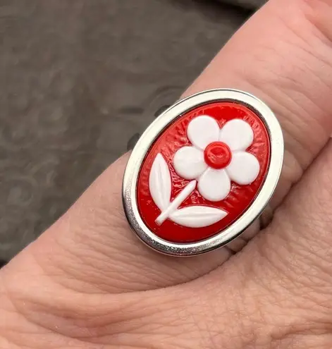 Vintage 70s White Daisy Red Cabochon Adjustable Ring