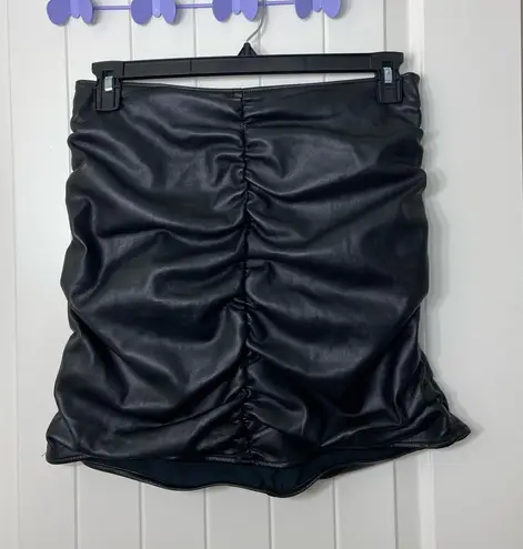 Abercrombie & Fitch NWOT  women’s black faux‎ leather ruched zip miniskirt medium thumbnail 1