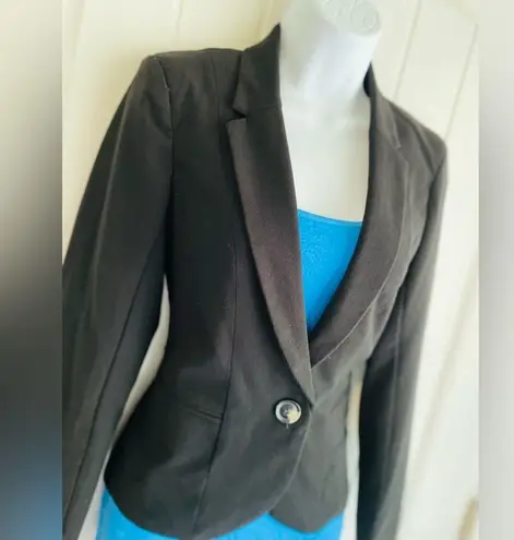 Takara Black Fitted Minimalist Button Business Blazer Sz Small in EUC