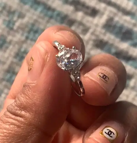 Beverly Hills Boutique Ring... Silver