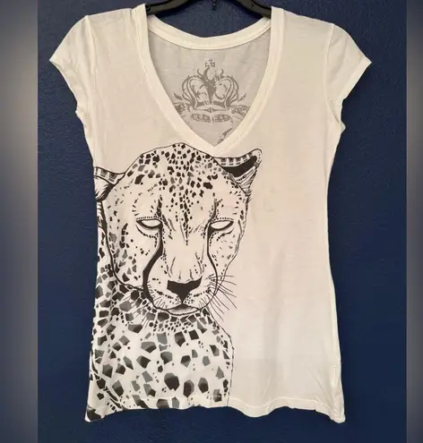 Key Closet White Leopard Graphic Women’s Tee Size Small
