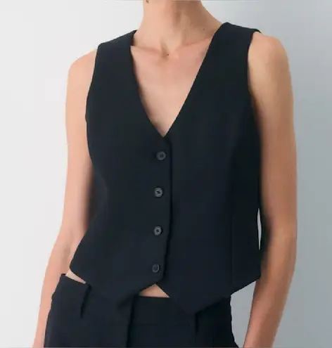 Babaton Black Sleeveless Vest