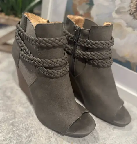 C Est. 1946 Women's Size 9 Wedge Ankle Boot Gray