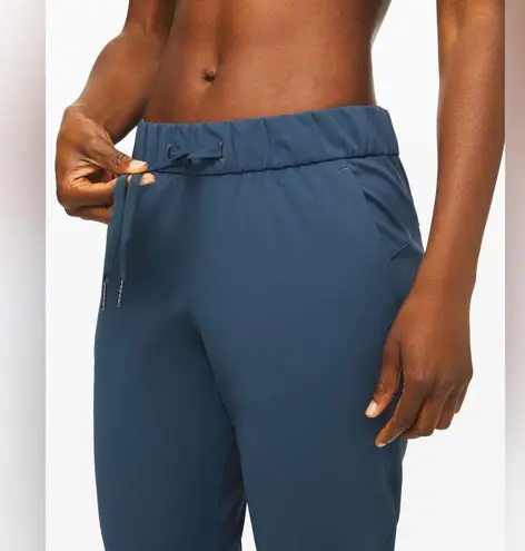 Lululemon NWOT  On the Fly 7/8 Pant in Code Blue thumbnail 4