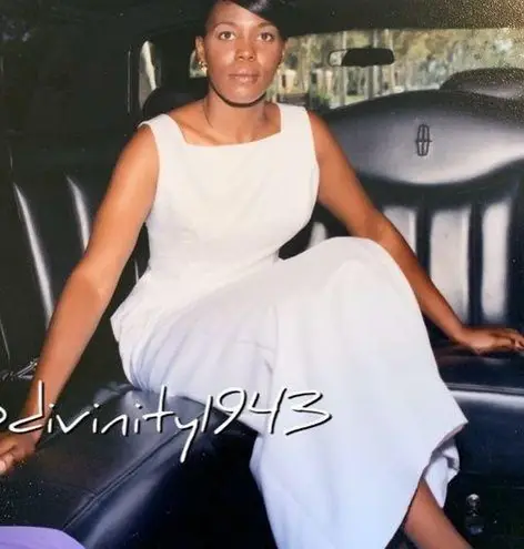 👰🏾♀️Retro•Fabulous•Breakfast @ Tiffany’seque Classic low back wedding dress Size undefined