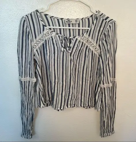 Hollister  Cropped Long Sleeve Top White Blue/Gray Stripes