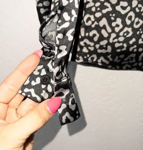 Sincerely Jules New Gray Leopard Print Satin Button Down Size Medium