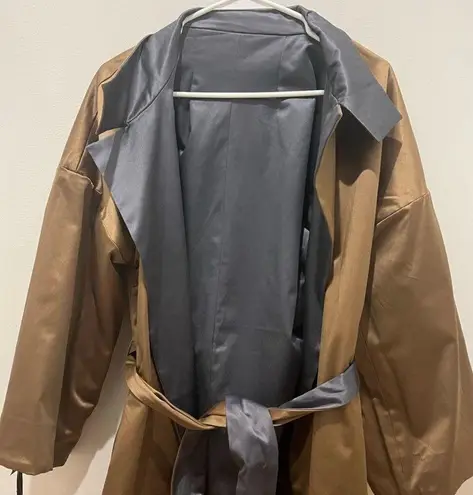 Stylish Silver and Gold Trench Coat with Modern Design Reversible with belt Gray Size M