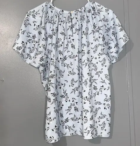 Premise Light Blue With Black Floral Print Short Sleeve Pullover Top L
