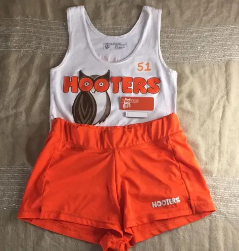 Hooters Bin 26 #51 Girl Worn Sexy Tank & Shorts XSmall & New Blank Name Tag