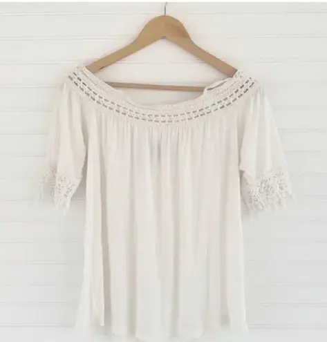 Rue 21  White Cold Shoulder Off the Shoulder Crochet Top Size M