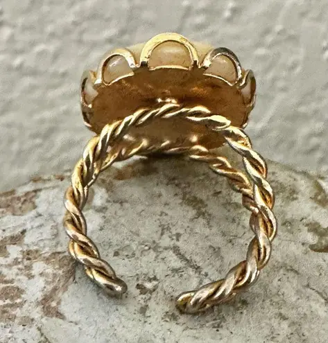 Vintage Transferware Porcelain Adjustable Ring ā Romantic Scene Motif