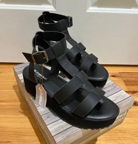 Makalu Black  Sandals