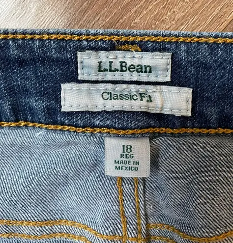 L.L.Bean  Classic Fit jeans medium wash denim Straight Leg women’s size 18 REG