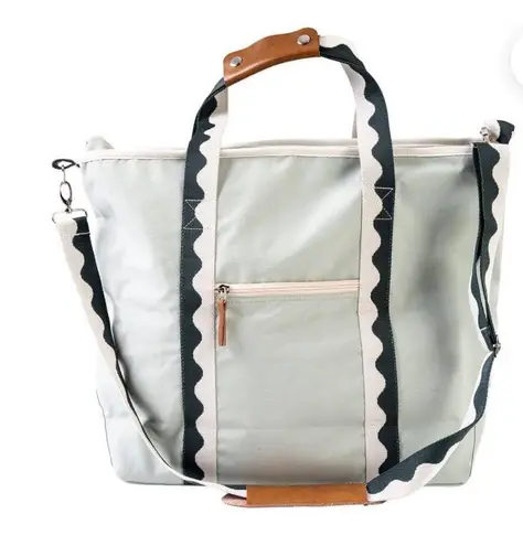 BUSINESS & PLEASURE CO.
Cooler Tote Bag