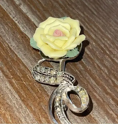 Unbranded Yellow Rose Pin