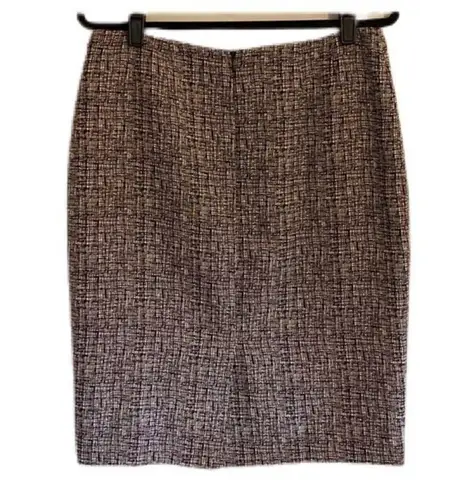 Jones Studio black and off-white Tweed straight skirt in size 10. EUC