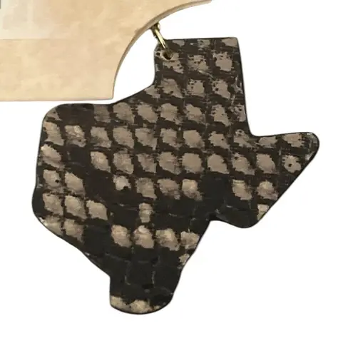 NWT Silver Strike Texas Faux Snake Print Dangle Earrings 3D Belt Co. Black Cream